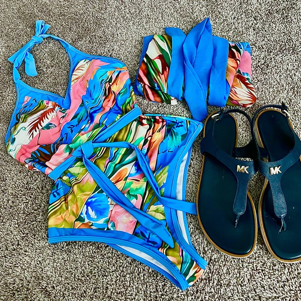 Women’s Bathing Suit w Matching Wrap